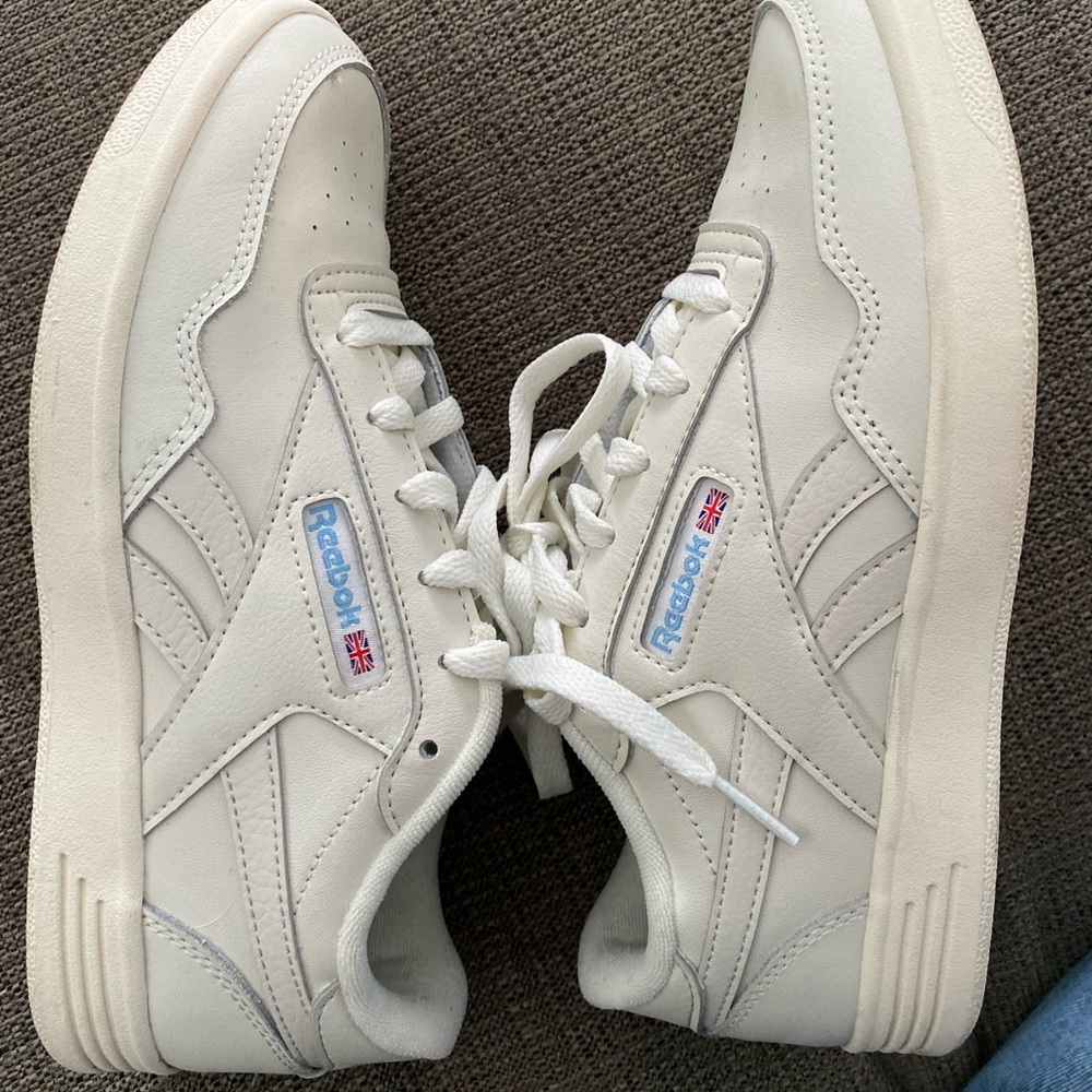 REEBOK CLASSICS SIZE 7